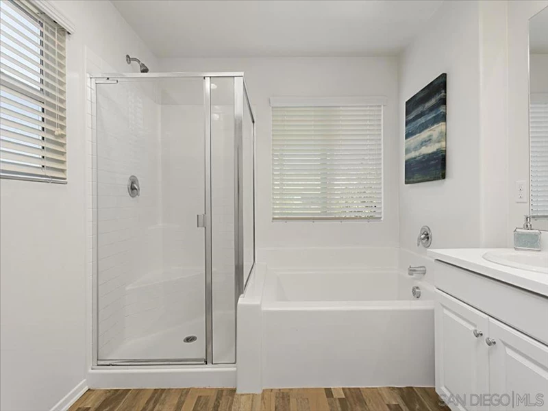 7022102503212021395.webp