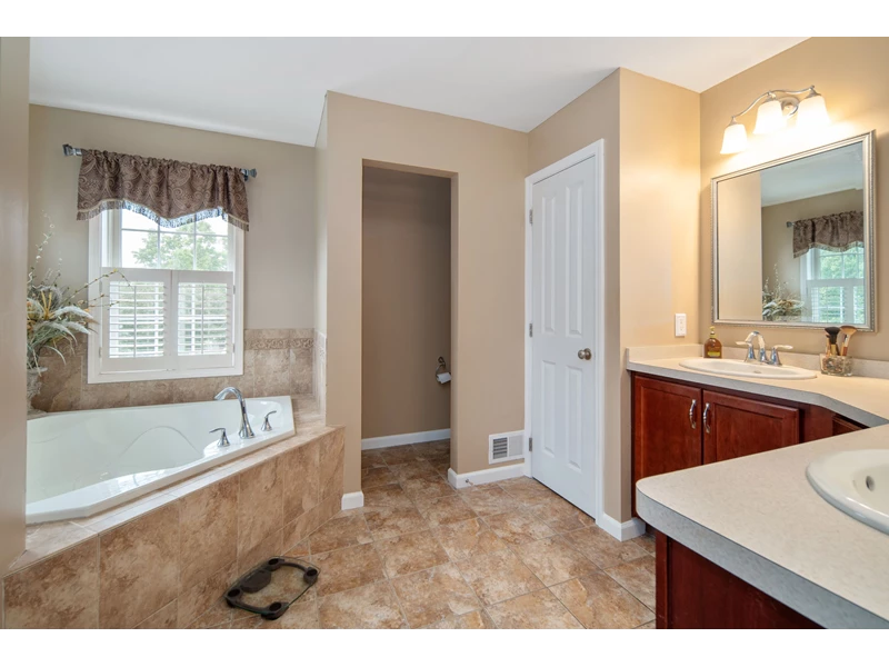 7051532606301459147.webp