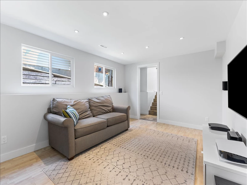 7031372507171922156.webp