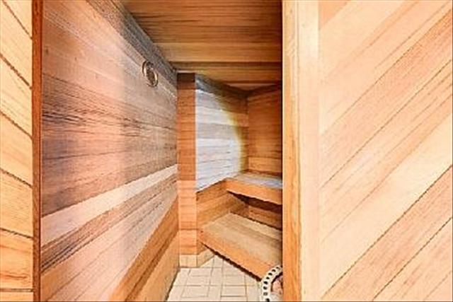 585733_13_L.jpg