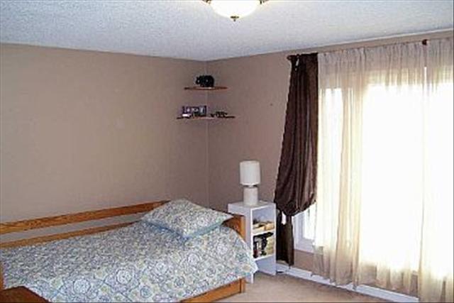 585735_18_L.jpg