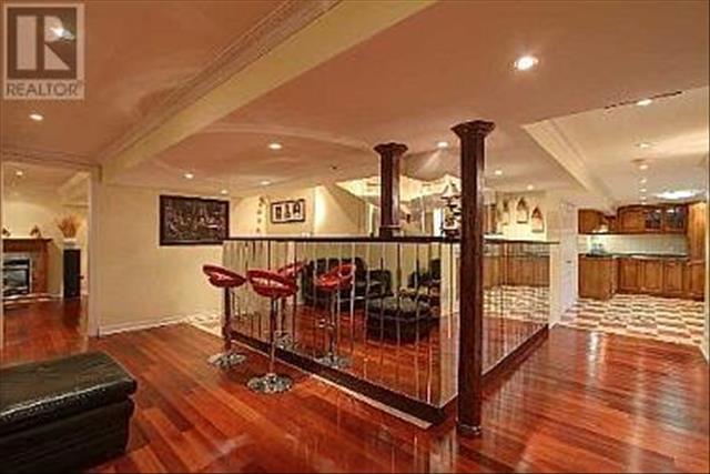 598503_16_L.jpg