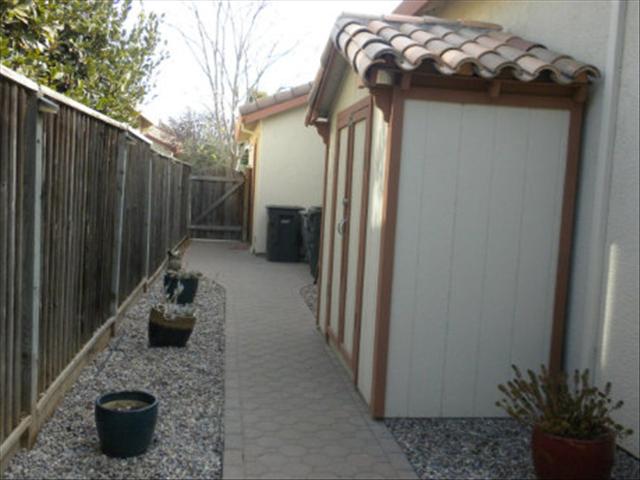 574669_10_L.jpg