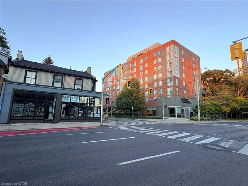 7058332610161400302.webp