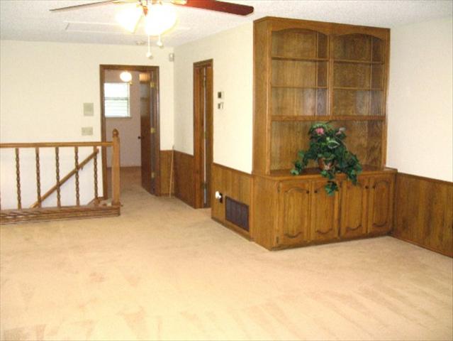 421949_12_L.jpg
