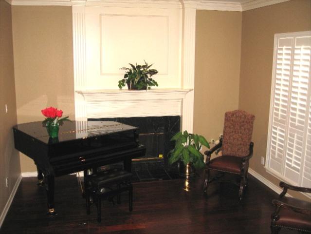 438624_9_L.jpg