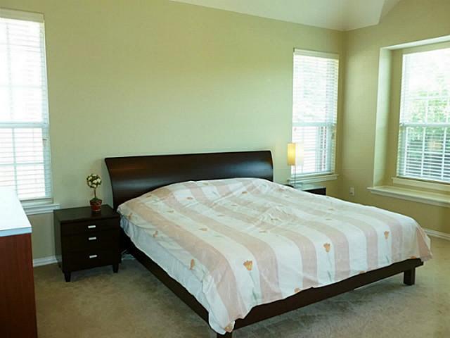 534603_33_L.jpg
