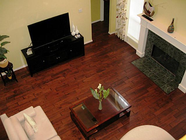 541450_17_L.jpg