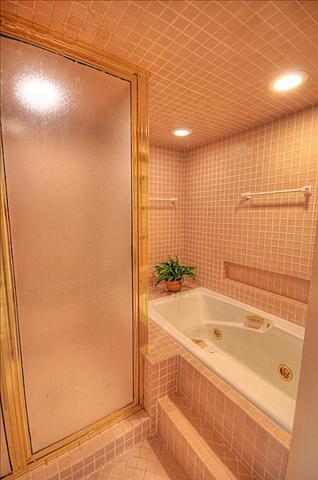 552476_28_L.jpg