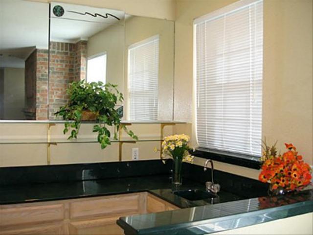 584597_12_L.jpg