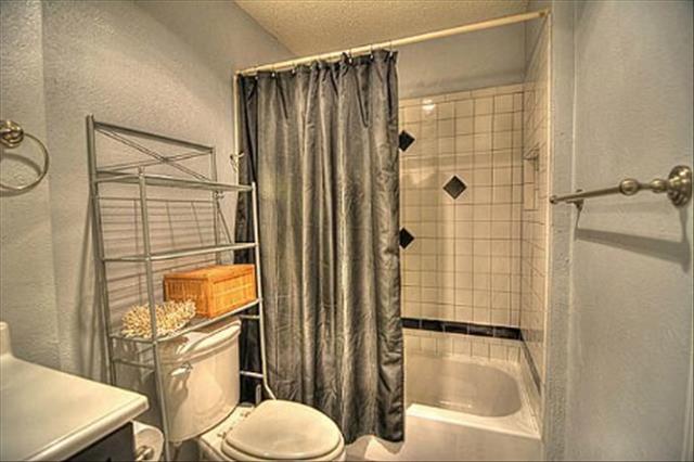 587401_12_L.jpg