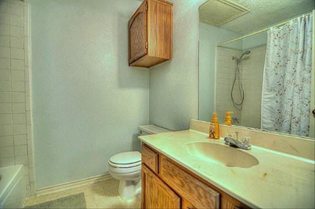 587401_14_L.jpg