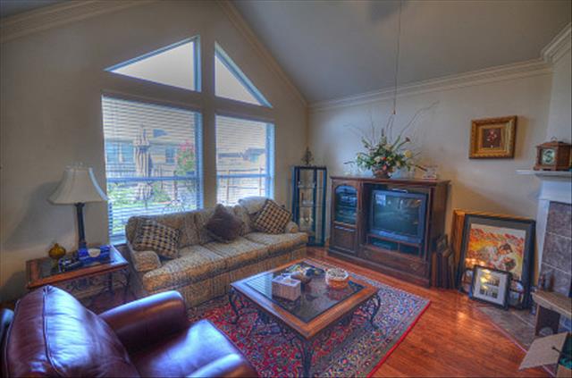 587530_15_L.jpg